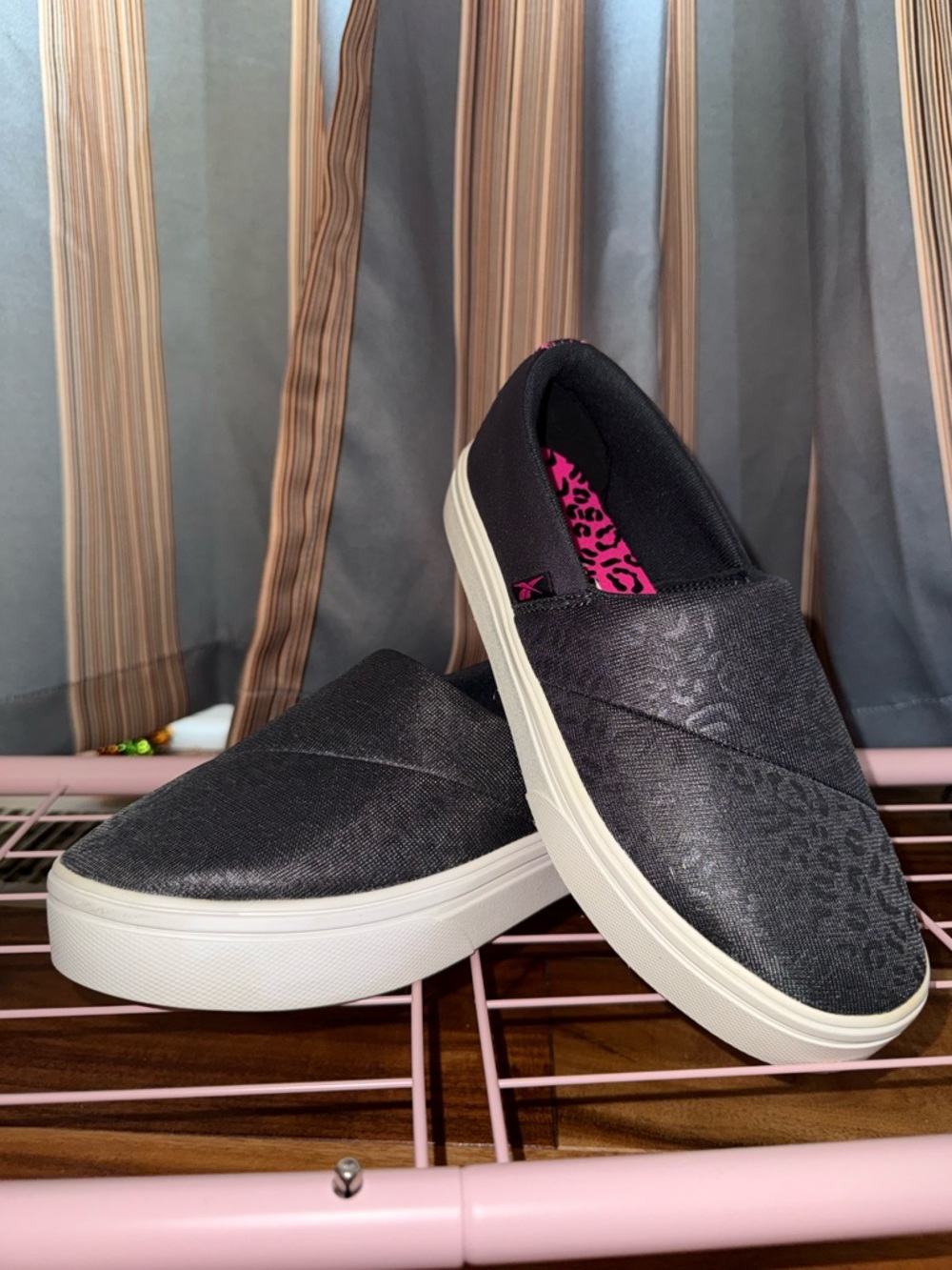 Reebok Katura Women's Sneakers in Black Animal Print w/ Pink Accents Size 8